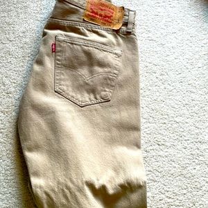 Levi’s 501 khaki colored denim pants size 32x32. Great shape!